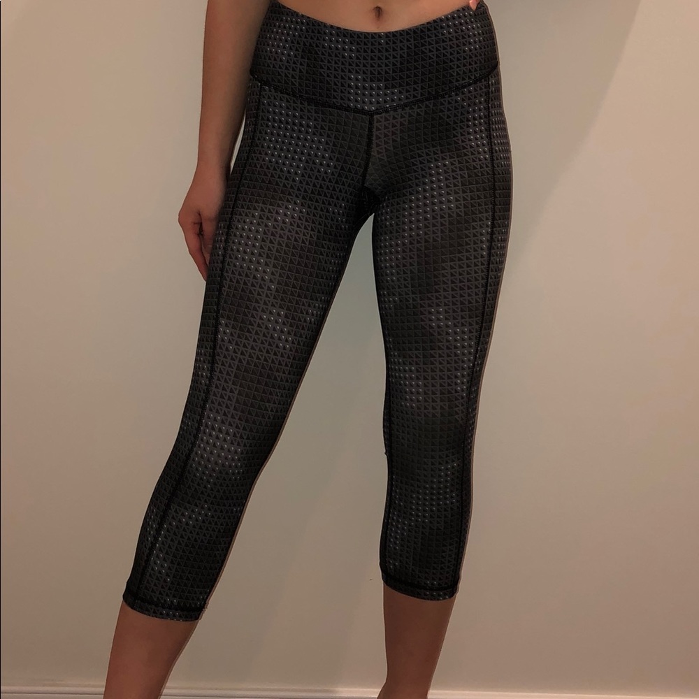 Old Navy Athletic Cropped Mini-Geometric Legging